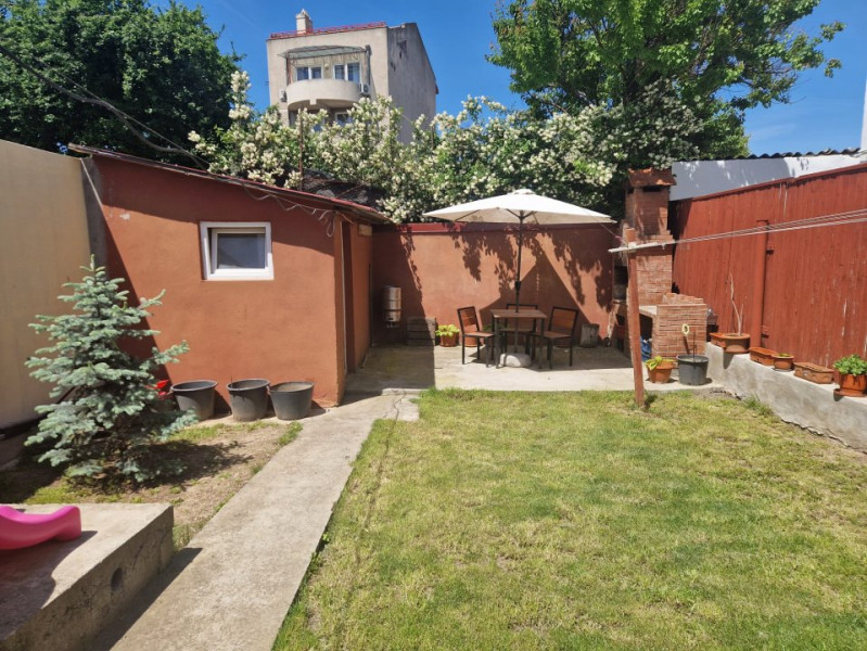 Casa 3 Camere - Zona Stadion - Teren 300 Mp - Acoperis Nou