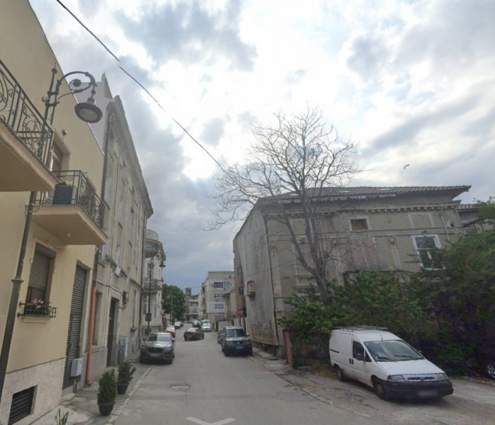 Casa Interbelica 4 Camere  - Zona Peninsula - Ideal Investitie