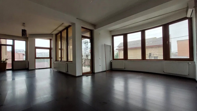UNICAT!!!-APARTAMENT 4 CAMERE IN VILA BENEFICIAZA DE CURTE