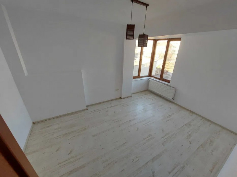 UNICAT!!!-APARTAMENT 4 CAMERE IN VILA BENEFICIAZA DE CURTE