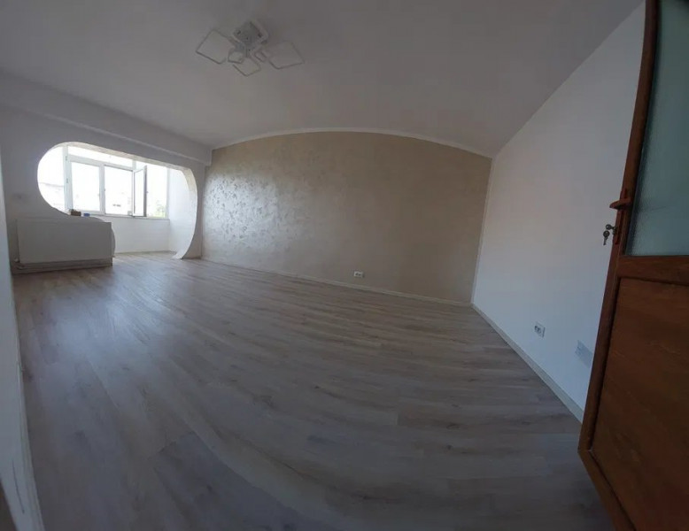 Apartament Spatios 3 Camere - Poarta 6 - 2 Grupuri Sanitare-Centrala gaze