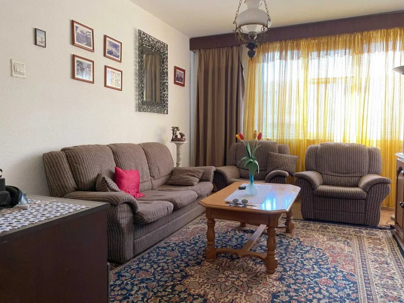 Apartament 4 Camere - Centru - Liceul Traian -  Etaj 1 