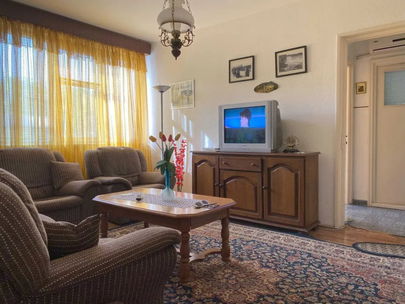 Apartament 4 Camere - Centru - Liceul Traian -  Etaj 1 