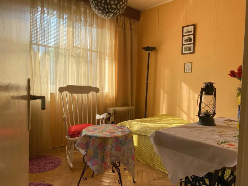 Apartament 4 Camere - Centru - Liceul Traian -  Etaj 1 