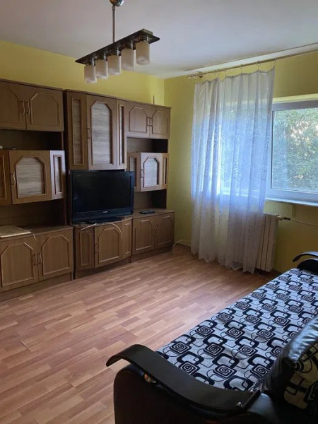 Apartament 2 Camere - Zona CET - Etaj 1 - Mobilat