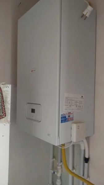 Apartament 2 Camere - Zona Abator - Etaj 2 - Centrala Pe Gaze