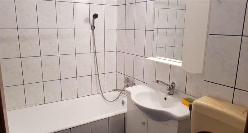 Apartament 2 Camere - Zona Gara - Etaj 2 - Gaze La Usa