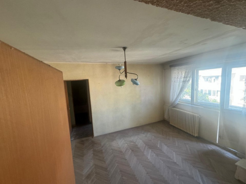 Apartament 2 Camere - Zona Dacia - Etaj 4 Cu Pod - Gaze Pe Scara