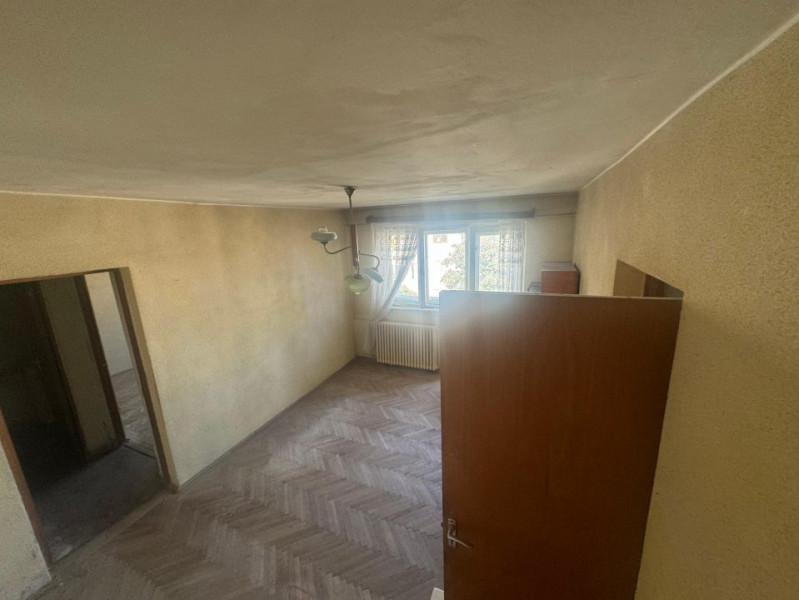 Apartament 2 Camere - Zona Dacia - Etaj 4 Cu Pod - Gaze Pe Scara