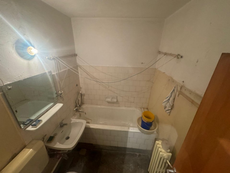 Apartament 2 Camere - Zona Dacia - Etaj 4 Cu Pod - Gaze Pe Scara