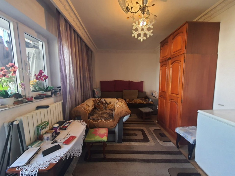 Apartament 4 Camere - Zona Victoria - Etaj 1 - Centrala Pe Gaze