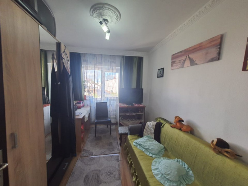 Apartament 4 Camere - Zona Victoria - Etaj 1 - Centrala Pe Gaze