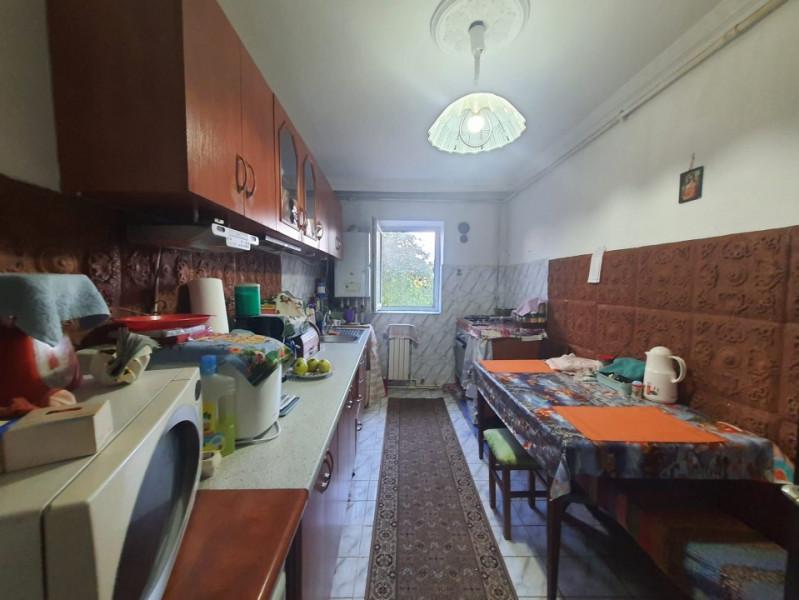 Apartament 4 Camere - Zona Victoria - Etaj 1 - Centrala Pe Gaze