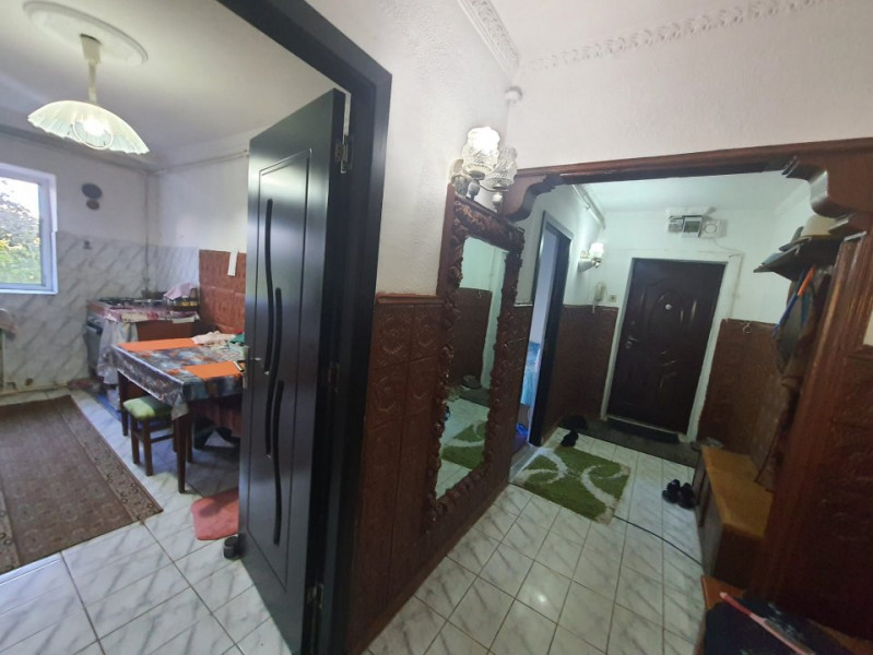 Apartament 4 Camere - Zona Victoria - Etaj 1 - Centrala Pe Gaze