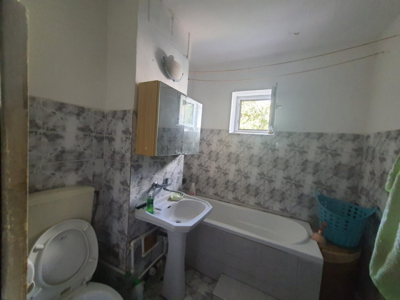 Apartament 4 Camere - Zona Victoria - Etaj 1 - Centrala Pe Gaze