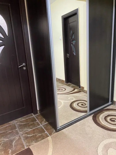 Apartament 3 Camere - Zona CET - Etaj 1 - Mobilat - Centrala Pe Gaze