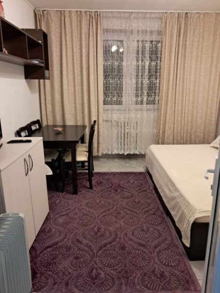Garsoniera - Zona CET - Etaj 1 - Renovata