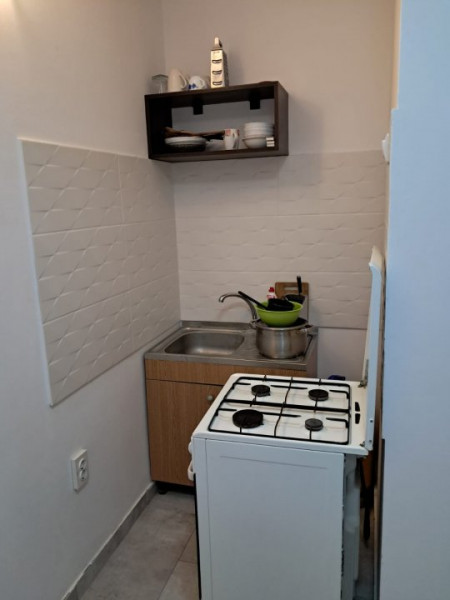 Garsoniera - Zona CET - Etaj 1 - Renovata