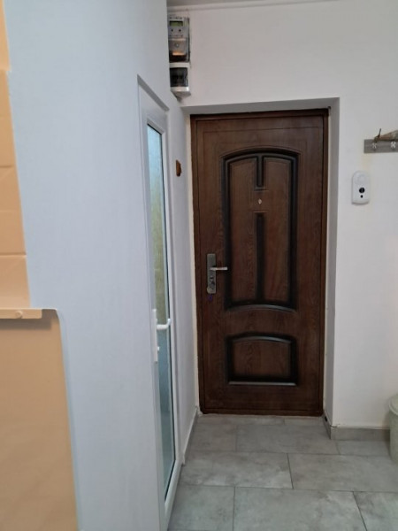 Garsoniera - Zona CET - Etaj 1 - Renovata