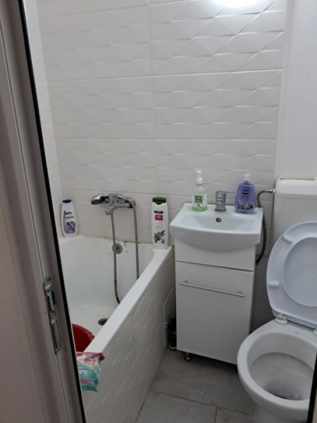 Garsoniera - Zona CET - Etaj 1 - Renovata