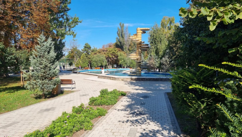 Apartament 2 Camere - Tomis II - Parc - Pegatit Pentru Renovare