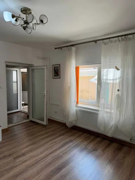 Casa 4 Camere - Teren 821 Mp - Lumina - Centrala Pe Gaze
