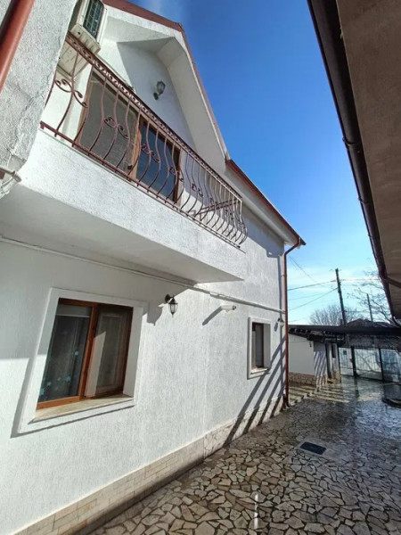 Vila Dubla - Perfecta Pentru Doua Familii - La Cheie !!!