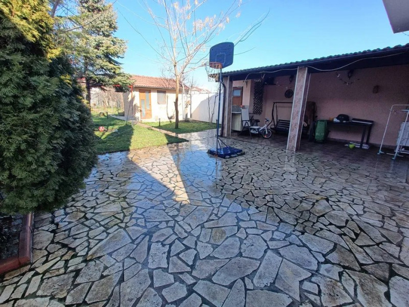 Vila Dubla - Perfecta Pentru Doua Familii - La Cheie !!!