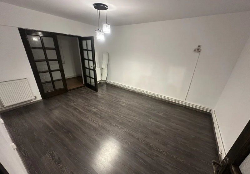 FALEZA NORD-APARTAMENT CU 3 CAMERE DECOMANDATE CENTRALA GAZE