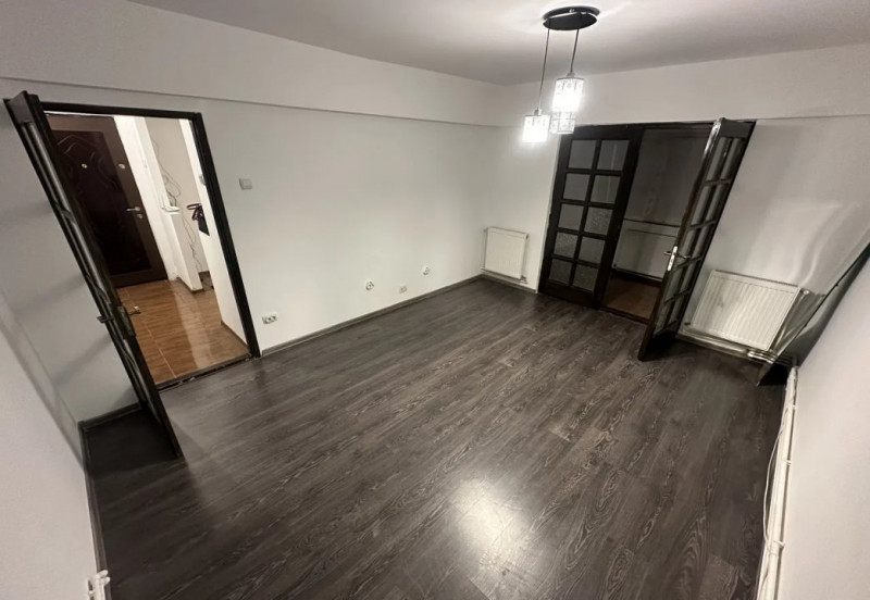 FALEZA NORD-APARTAMENT CU 3 CAMERE DECOMANDATE CENTRALA GAZE