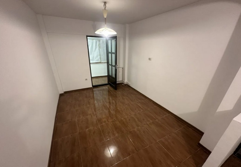 FALEZA NORD-APARTAMENT CU 3 CAMERE DECOMANDATE CENTRALA GAZE