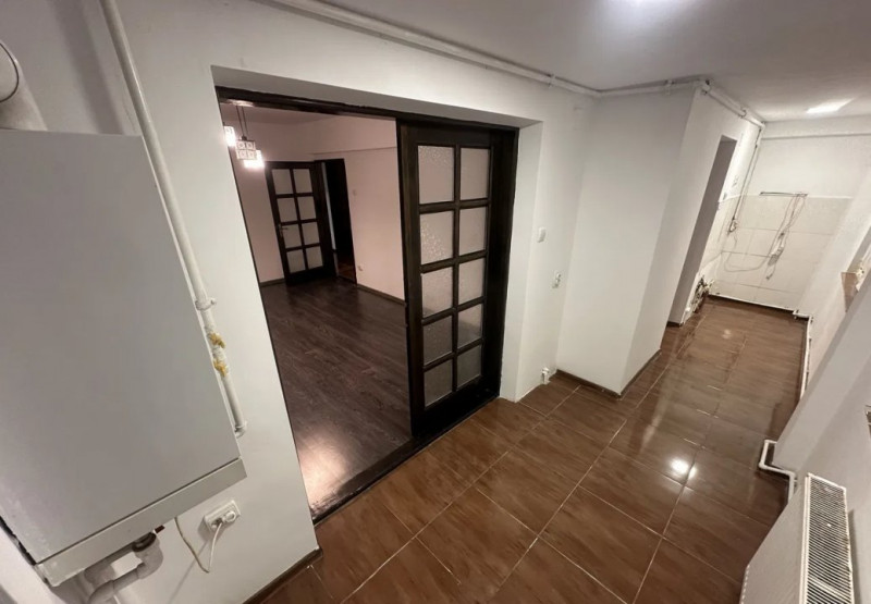 FALEZA NORD-APARTAMENT CU 3 CAMERE DECOMANDATE CENTRALA GAZE