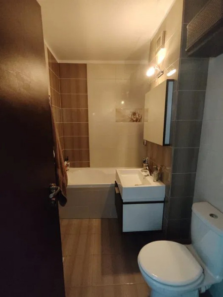 POARTA 6-APARTAMENT CU 3 CAMERE MOBILAT CENTRALA GAZE LOC PARCARE