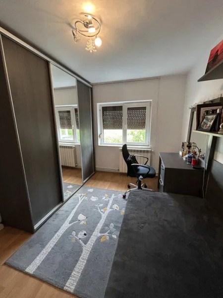 Apartament 3 Camere - La Cheie !!!