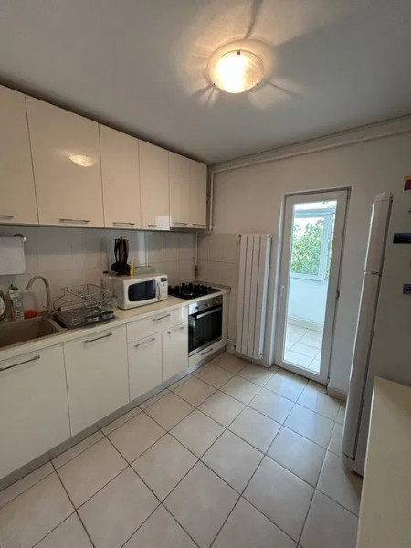 Apartament 3 Camere - La Cheie !!!