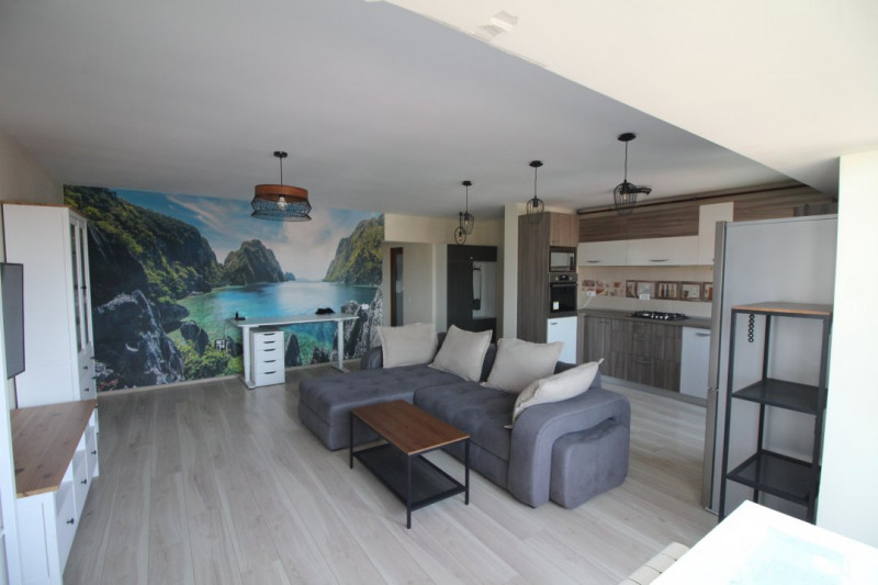 Apartament 3 Camere - Zona Centrala - Vedere Directa La Mare - Oportunitate !