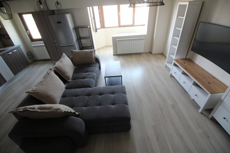 Apartament 3 Camere - Zona Centrala - Vedere Directa La Mare - Oportunitate !