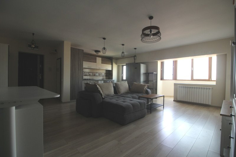 Apartament 3 Camere - Zona Centrala - Vedere Directa La Mare - Oportunitate !