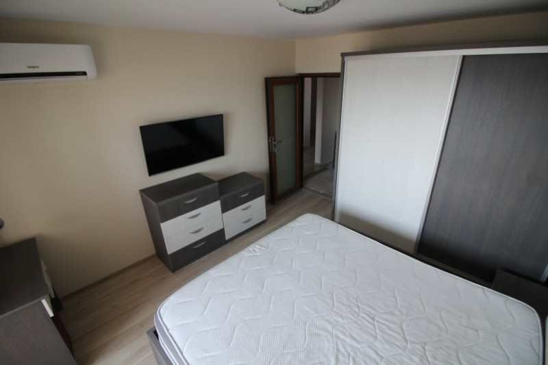 Apartament 3 Camere - Zona Centrala - Vedere Directa La Mare - Oportunitate !