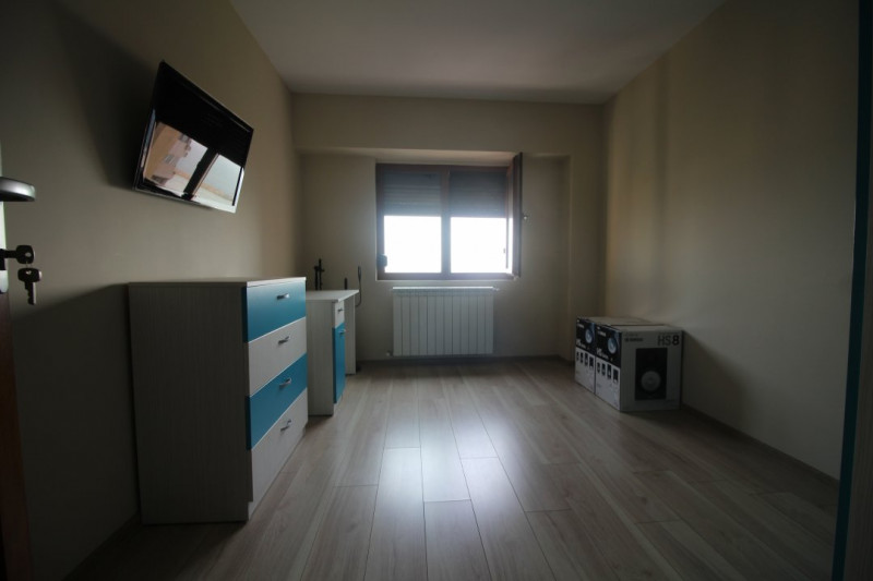 Apartament 3 Camere - Zona Centrala - Vedere Directa La Mare - Oportunitate !
