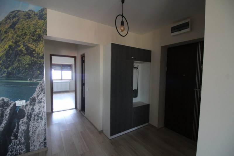 Apartament 3 Camere - Zona Centrala - Vedere Directa La Mare - Oportunitate !