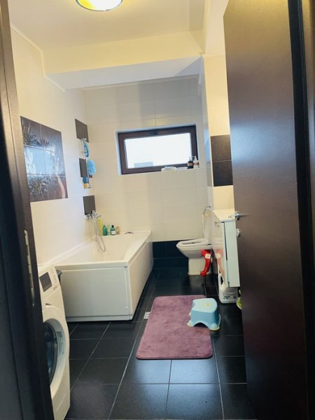 Apartament 2 Camere - Zona Tomis Plus -  Centrala Pe Gaze - Loc de Parcare