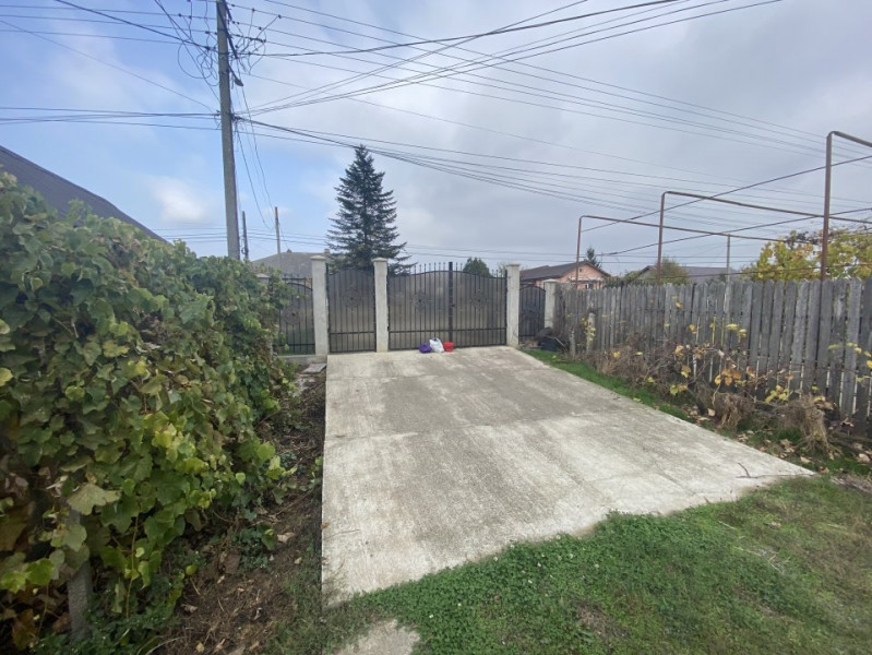 Casa de vanzare - Poiana CENTRAL - Toate uilitatile! 1320 mp teren! 