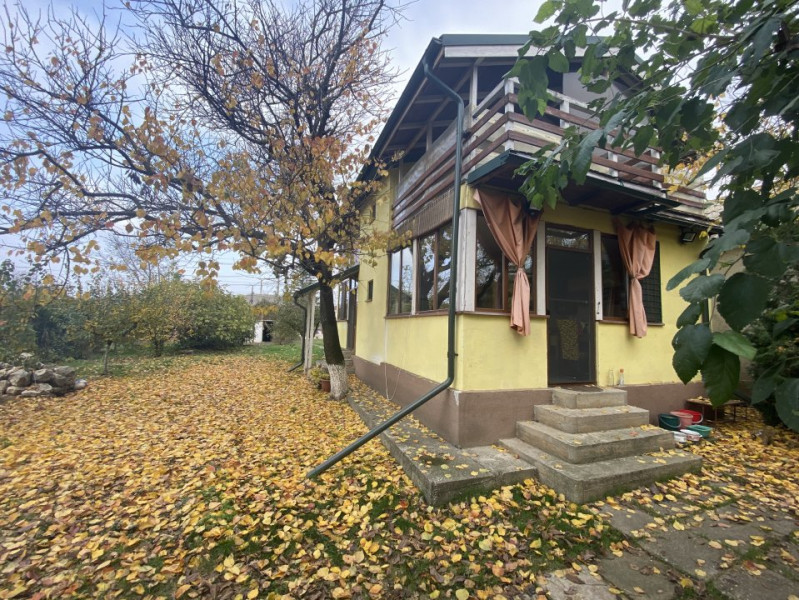 Casa de vanzare - Poiana CENTRAL - Toate uilitatile! 1320 mp teren! 