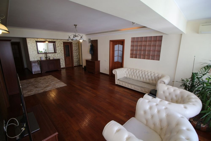 Apartament Penthouse 4 Camere - Zona Tomis Nord - Terasa 200 Mp Cu Piscina 