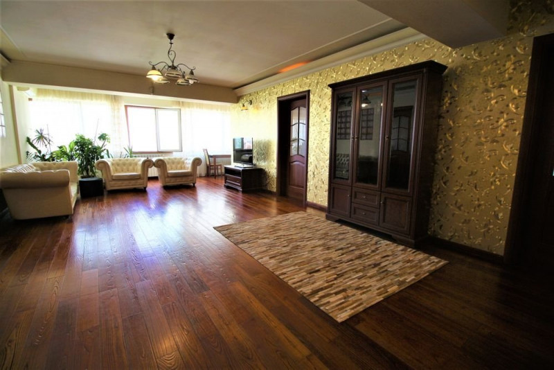 Apartament Penthouse 4 Camere - Zona Tomis Nord - Terasa 200 Mp Cu Piscina 