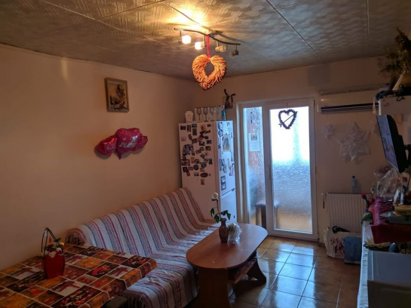 Apartament 2 Camere Transformat In 3 Camere - Zona CET - Centrala Pe Gaze