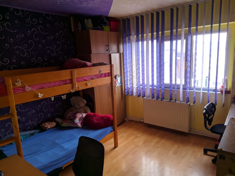 Apartament 2 Camere Transformat In 3 Camere - Zona CET - Centrala Pe Gaze