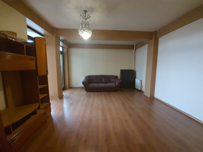 Apartament 3 Camere - Zona Victoria - BONUS Mansarda Compartimentata