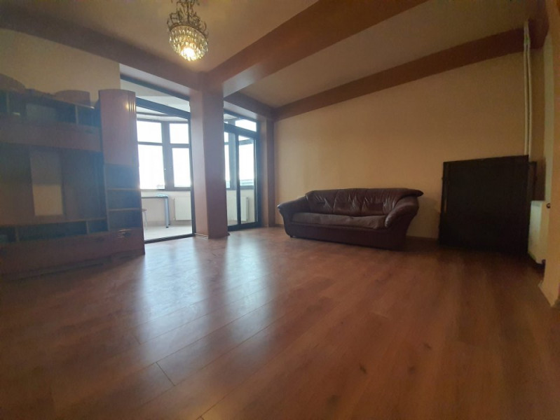 Apartament 3 Camere - Zona Victoria - BONUS Mansarda Compartimentata